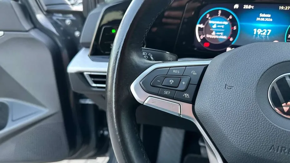 VOLKSWAGEN Golf -