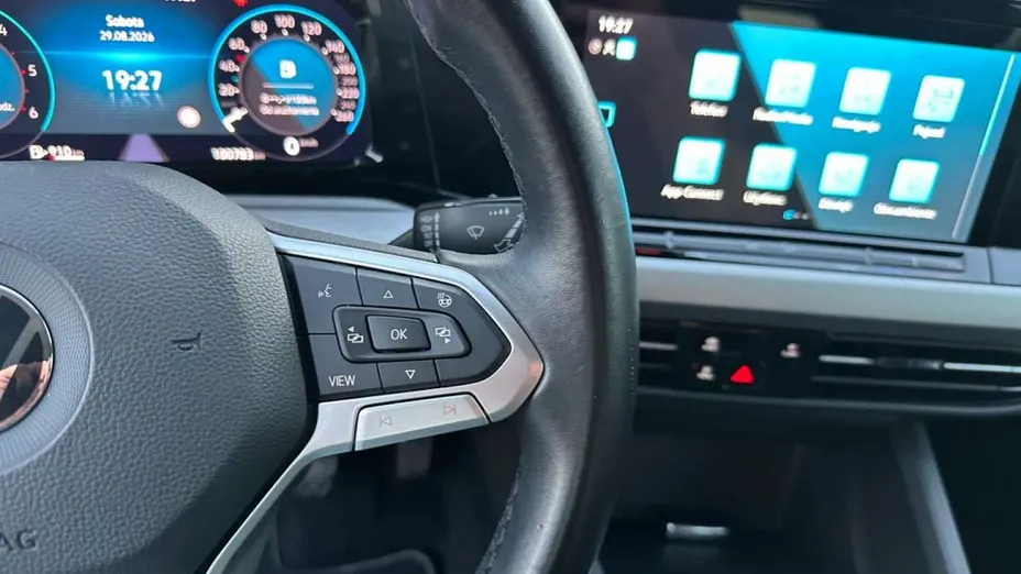 VOLKSWAGEN Golf -