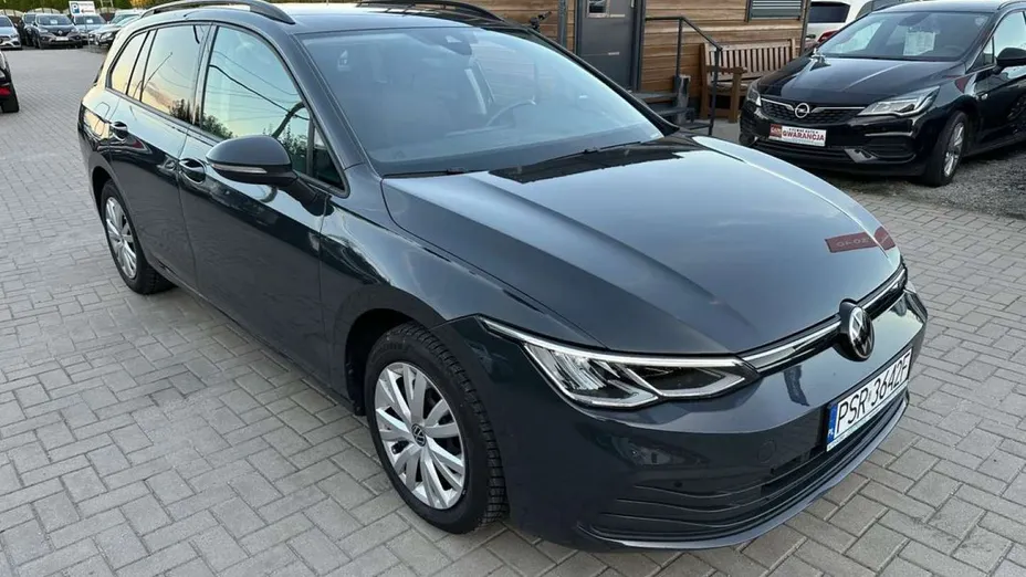 VOLKSWAGEN Golf -
