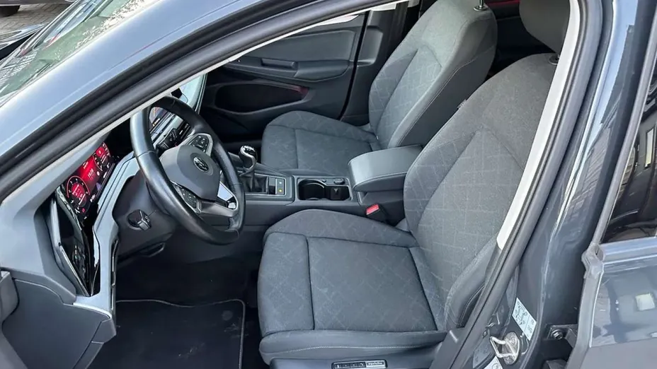 VOLKSWAGEN Golf -