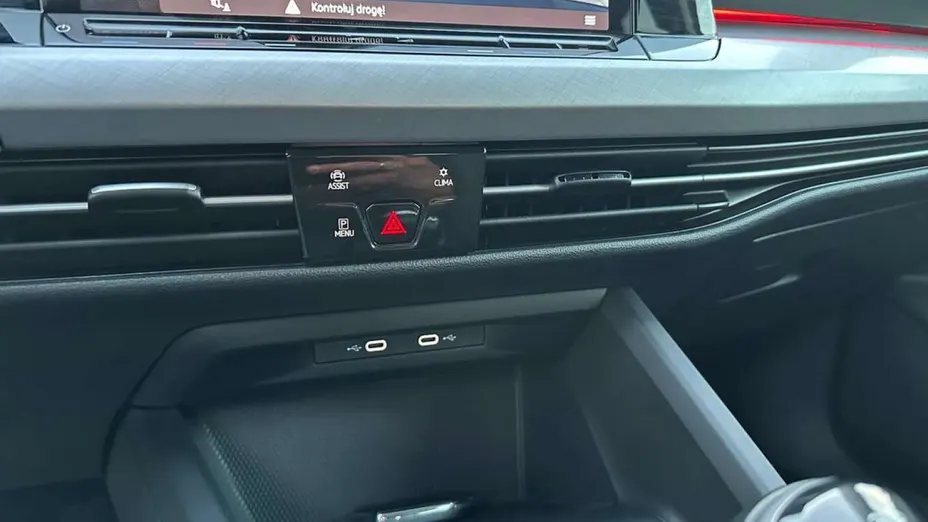 VOLKSWAGEN Golf -