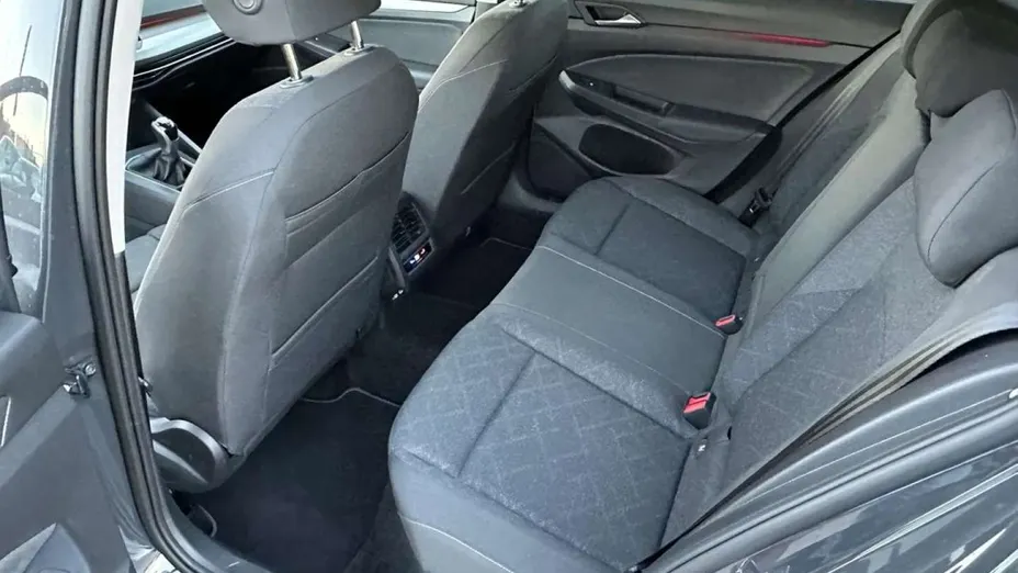 VOLKSWAGEN Golf -
