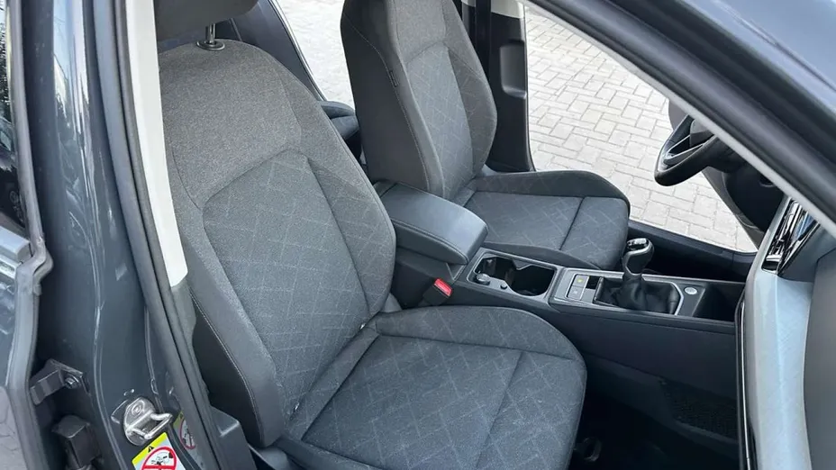 VOLKSWAGEN Golf -