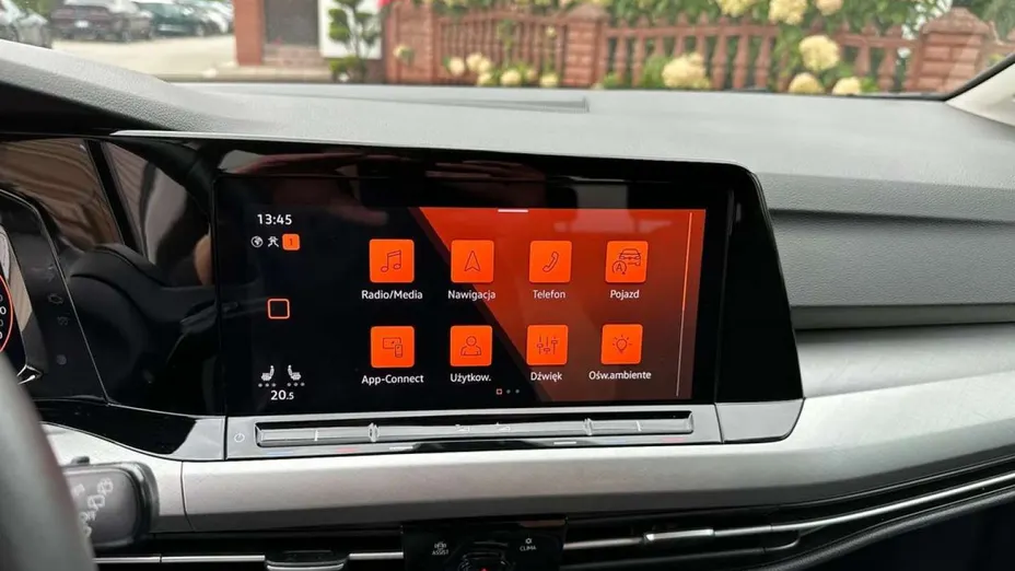VOLKSWAGEN Golf -