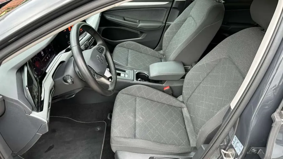 VOLKSWAGEN Golf -