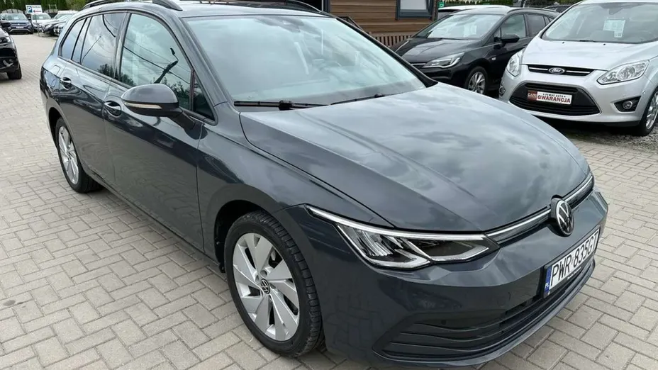 VOLKSWAGEN Golf -