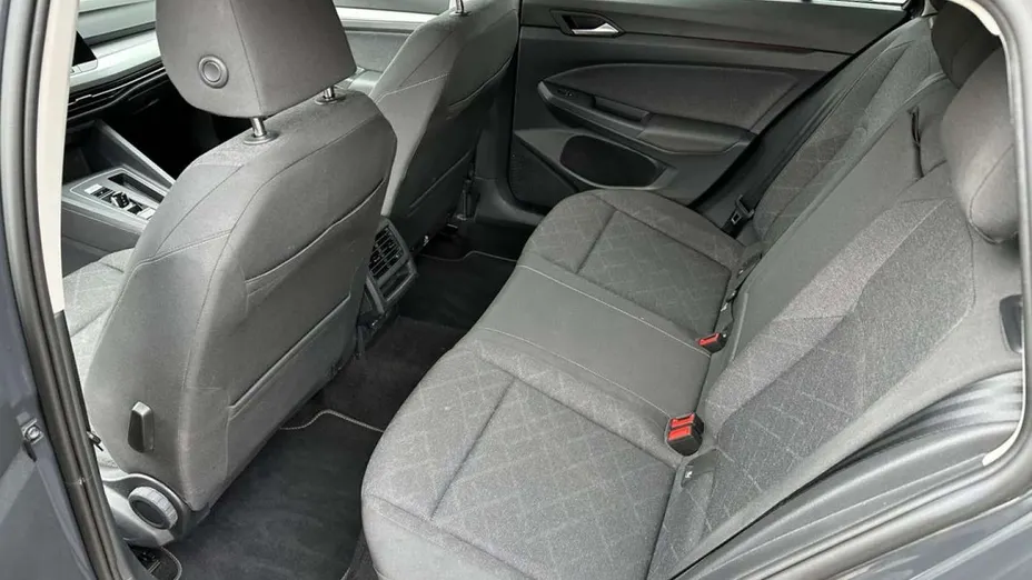 VOLKSWAGEN Golf -