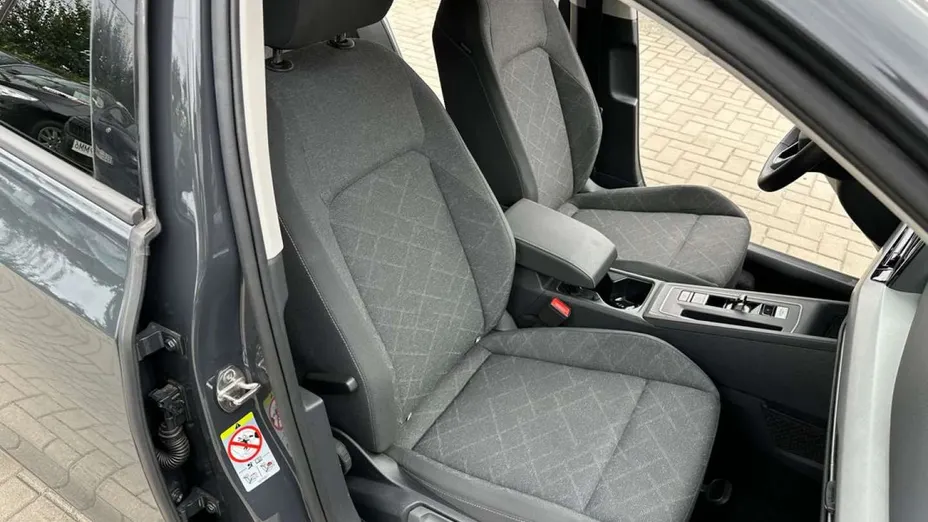 VOLKSWAGEN Golf -