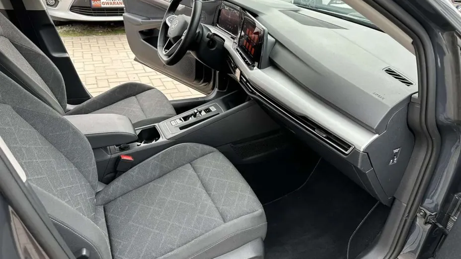 VOLKSWAGEN Golf -