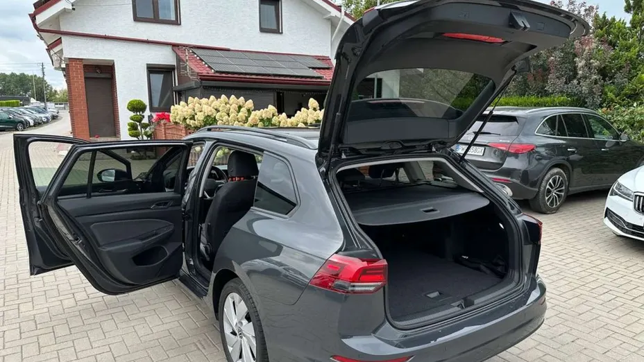 VOLKSWAGEN Golf -