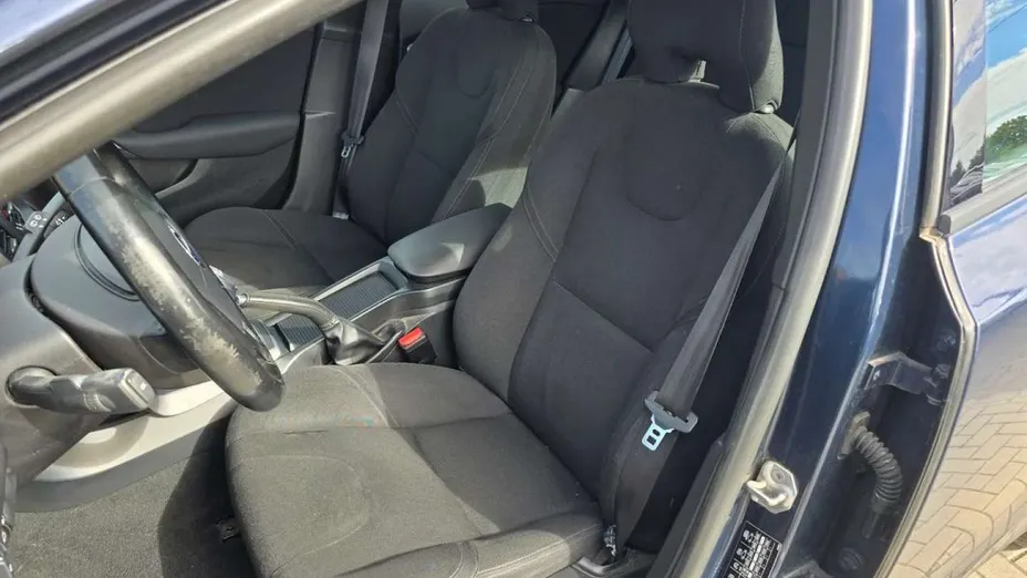 VOLVO V40 -