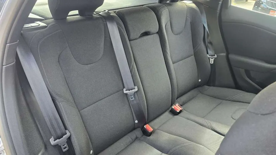 VOLVO V40 -