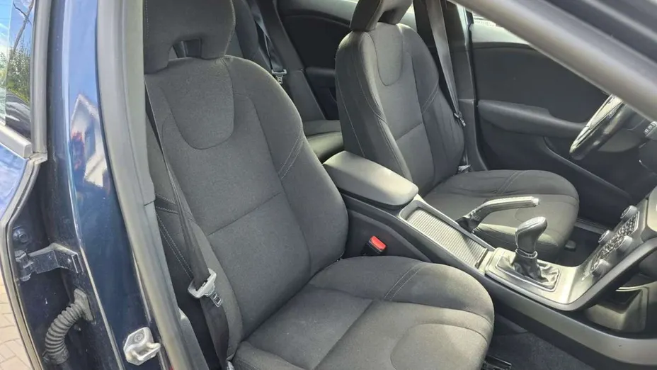 VOLVO V40 -