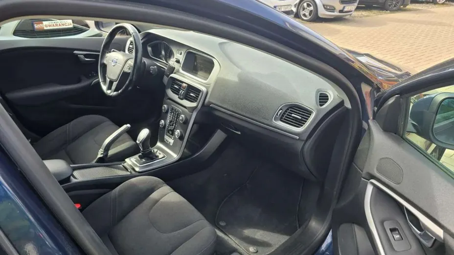 VOLVO V40 -