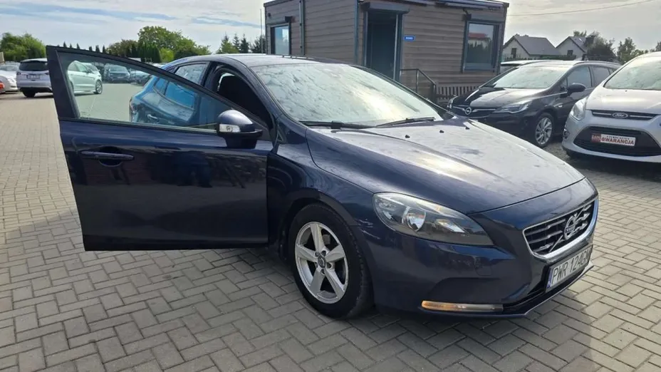 VOLVO V40 -