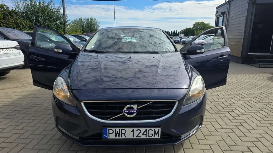 VOLVO V40 -