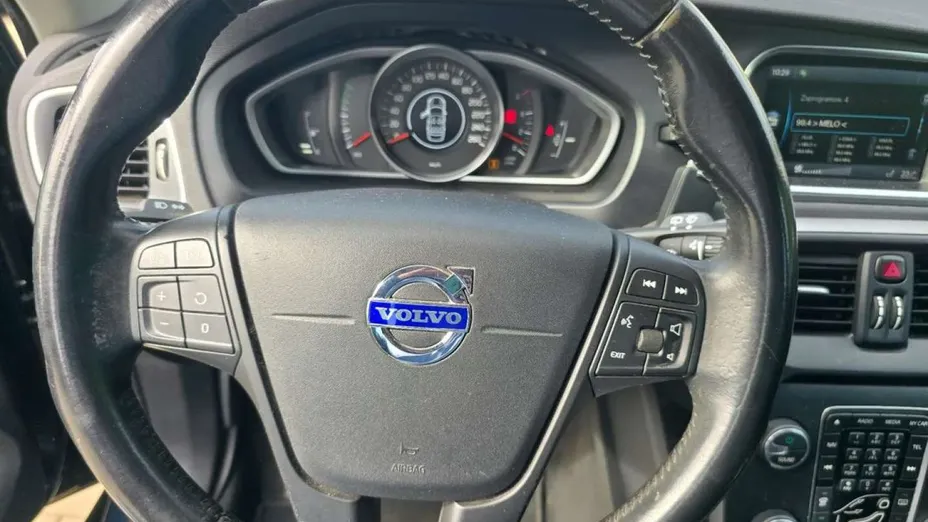 VOLVO V40 -
