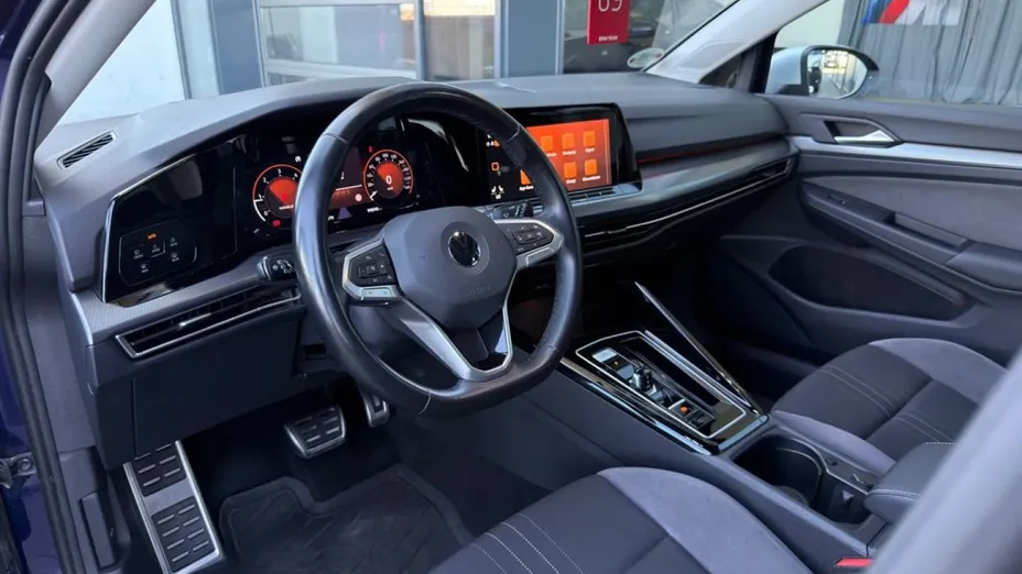 VOLKSWAGEN Golf -