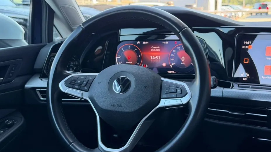VOLKSWAGEN Golf -
