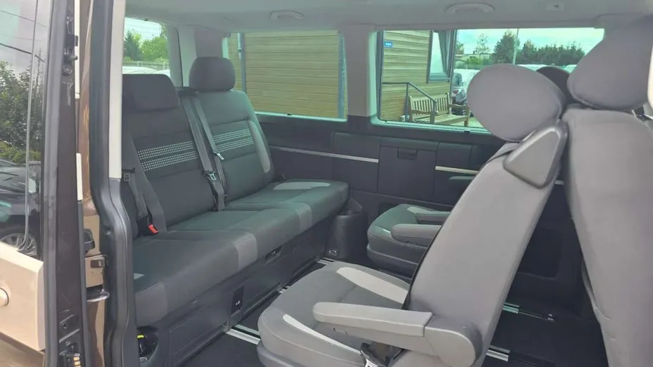 VOLKSWAGEN Multivan -