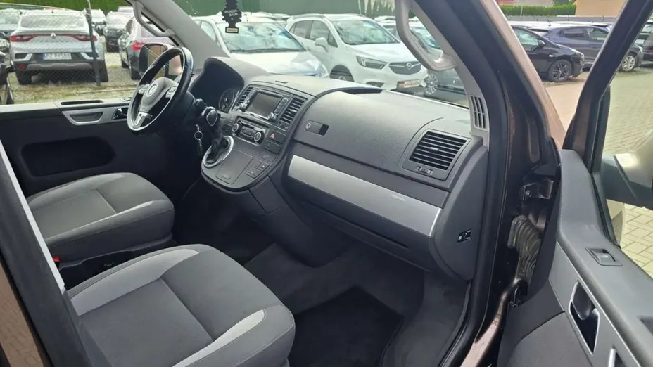 VOLKSWAGEN Multivan -