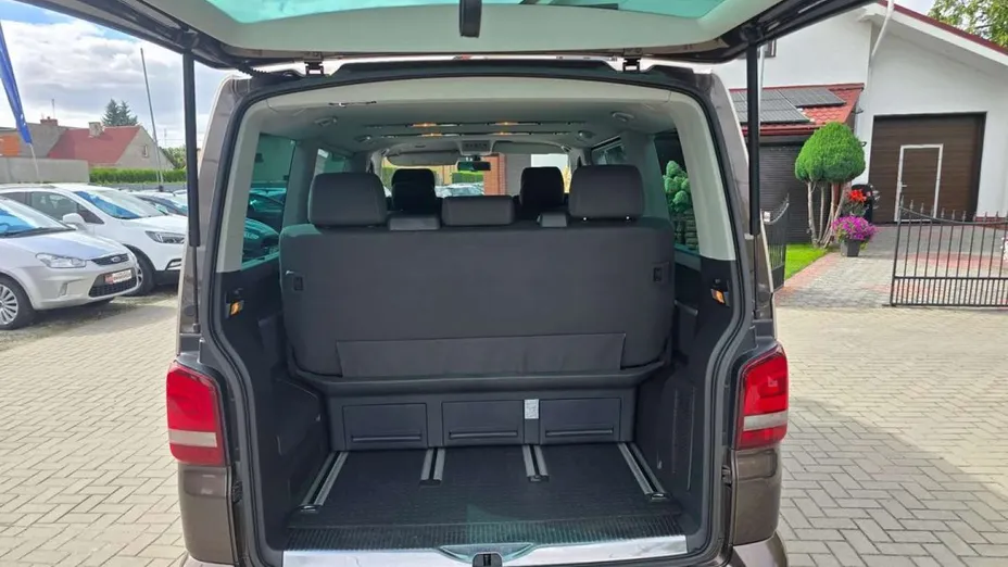 VOLKSWAGEN Multivan -