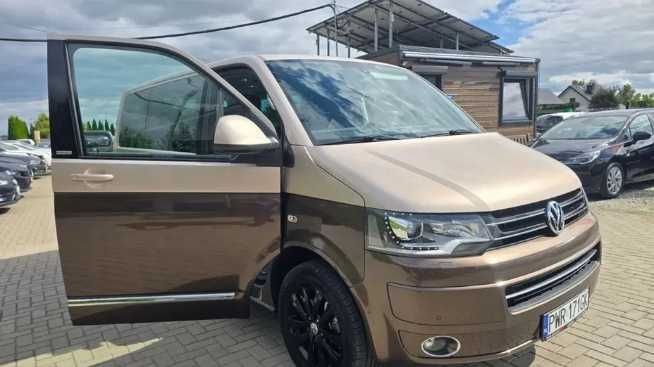VOLKSWAGEN Multivan -