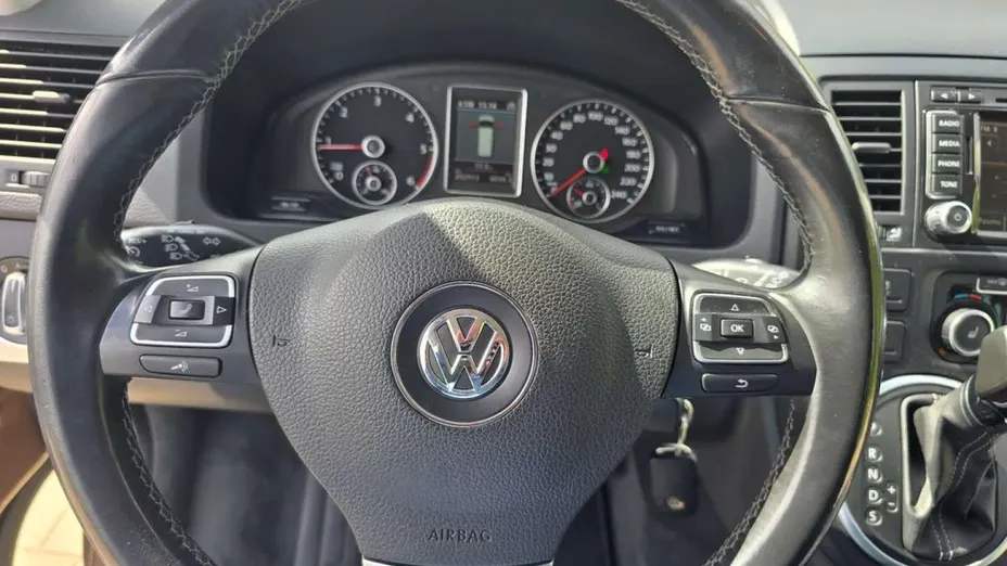 VOLKSWAGEN Multivan -