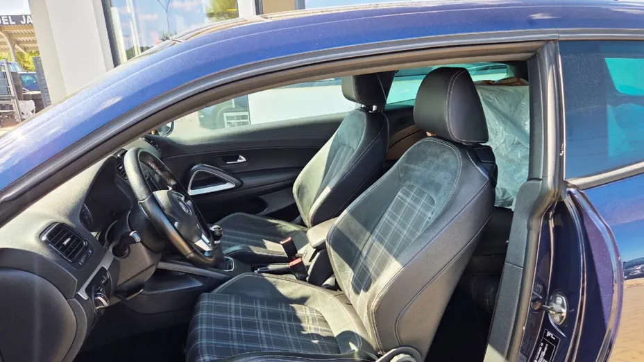 VOLKSWAGEN Scirocco -
