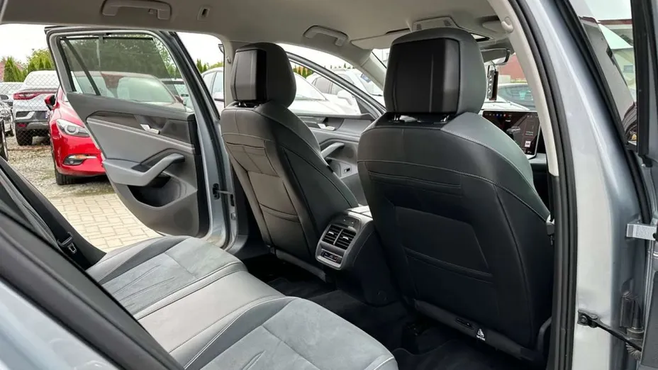 VOLKSWAGEN Passat -