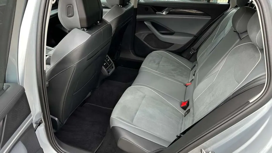 VOLKSWAGEN Passat -