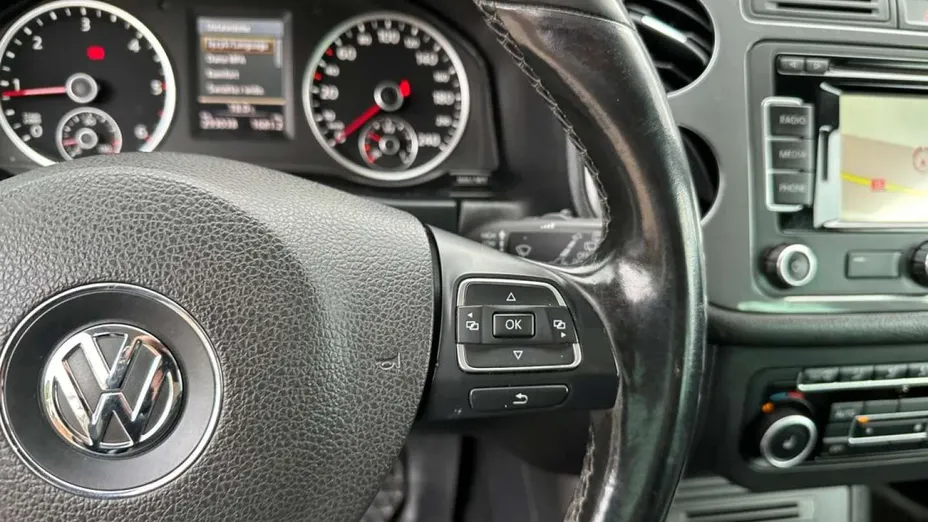 VOLKSWAGEN Tiguan -