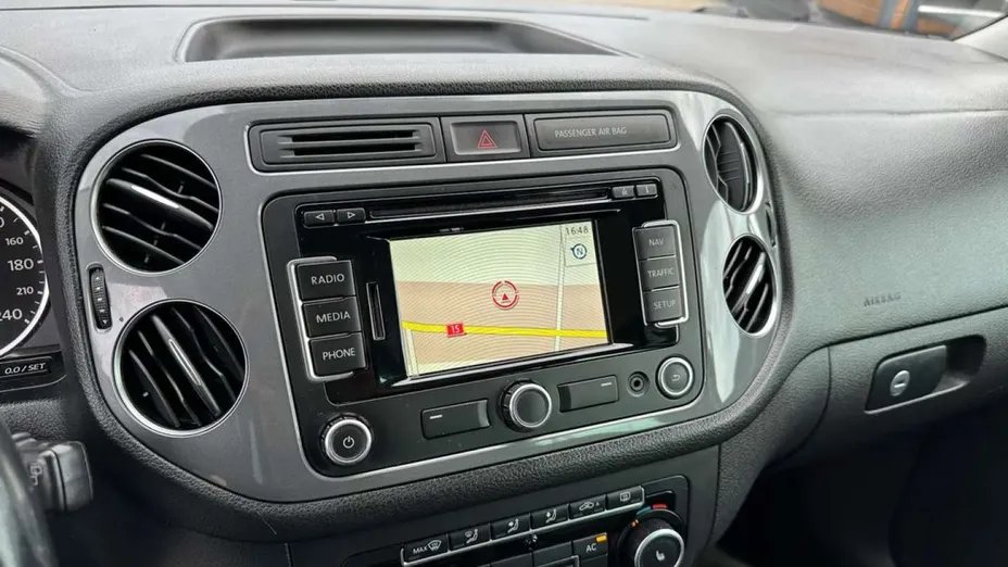 VOLKSWAGEN Tiguan -