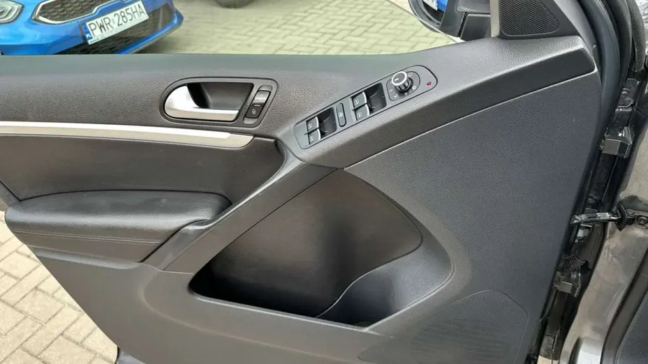 VOLKSWAGEN Tiguan -