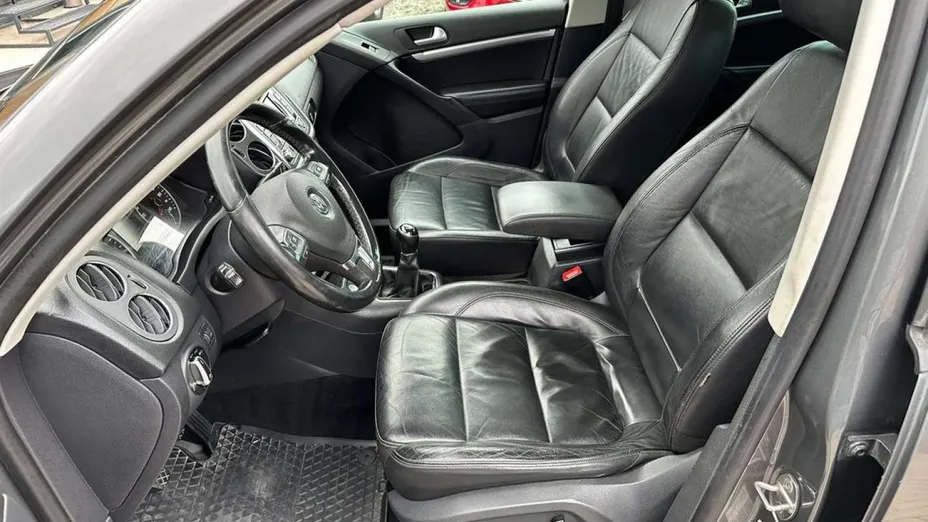 VOLKSWAGEN Tiguan -