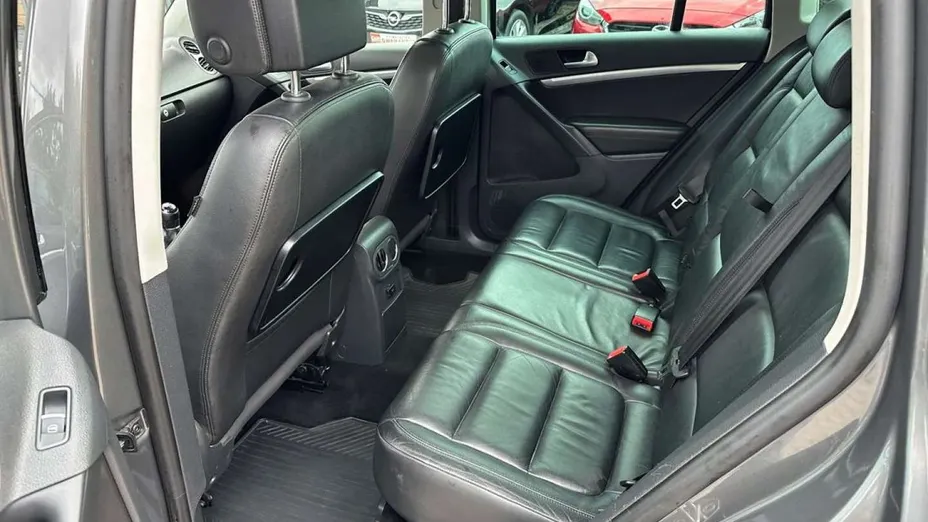 VOLKSWAGEN Tiguan -