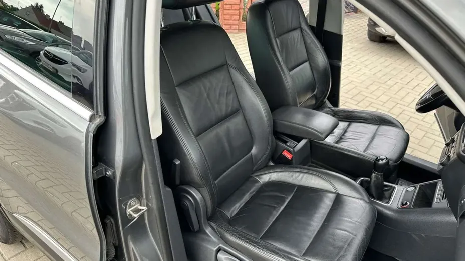 VOLKSWAGEN Tiguan -