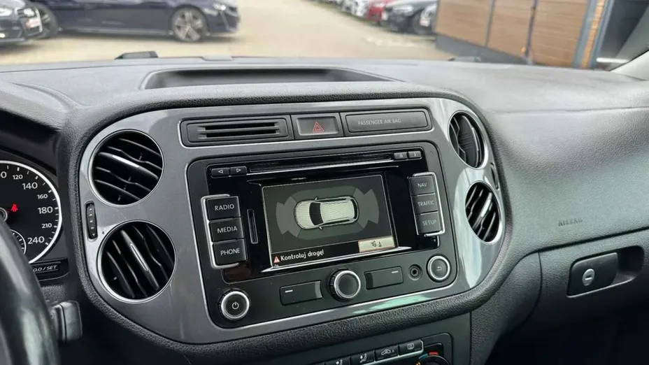 VOLKSWAGEN Tiguan -