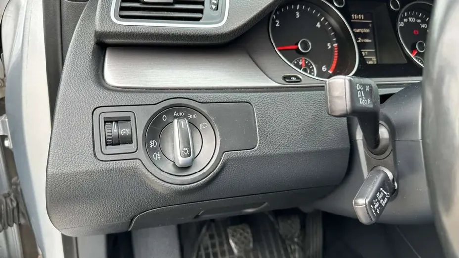 VOLKSWAGEN Passat -