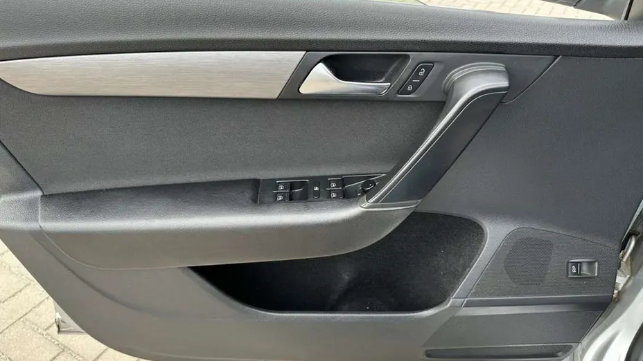VOLKSWAGEN Passat -