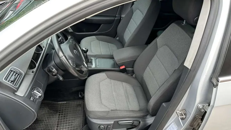 VOLKSWAGEN Passat -