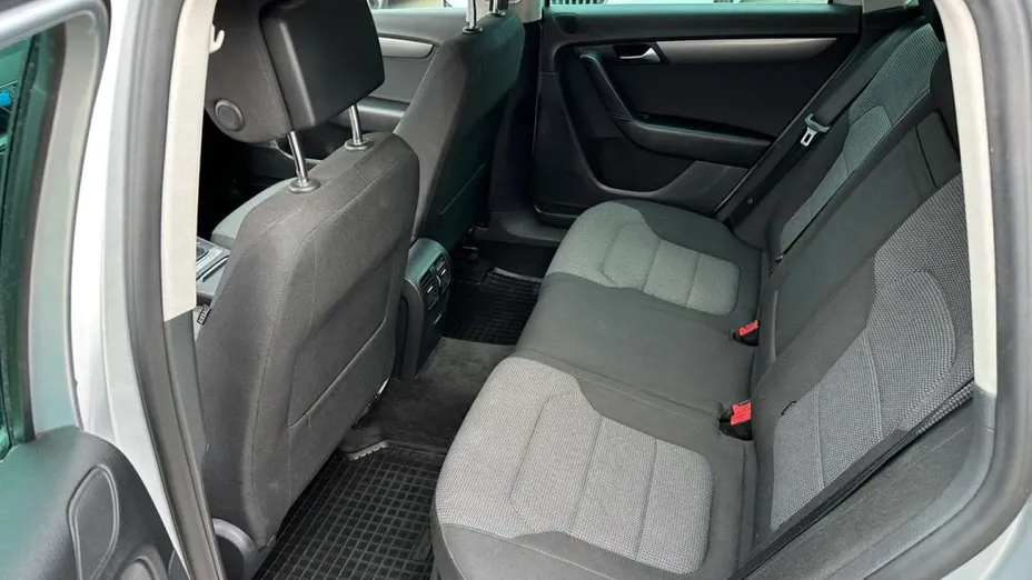 VOLKSWAGEN Passat -