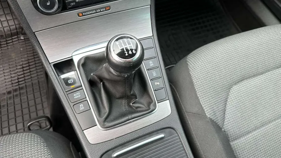 VOLKSWAGEN Passat -
