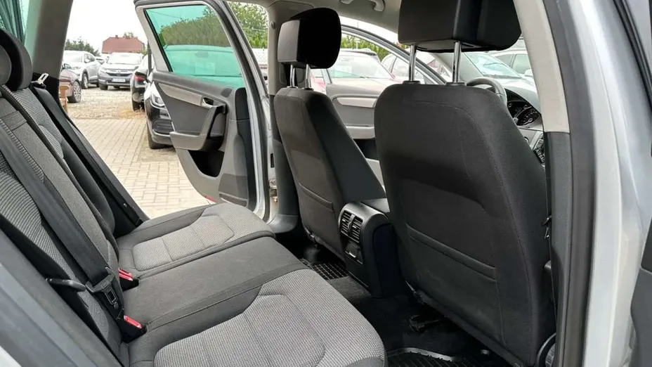 VOLKSWAGEN Passat -