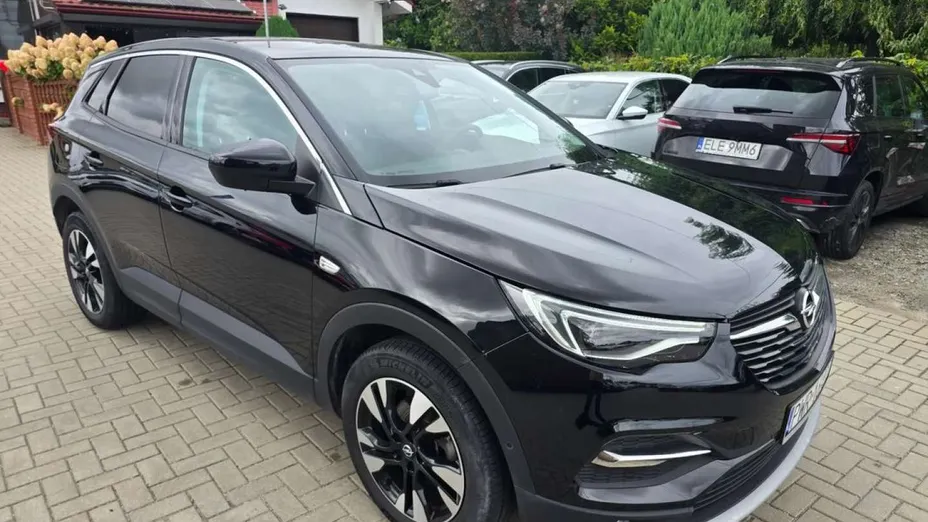 OPEL Grandland X -