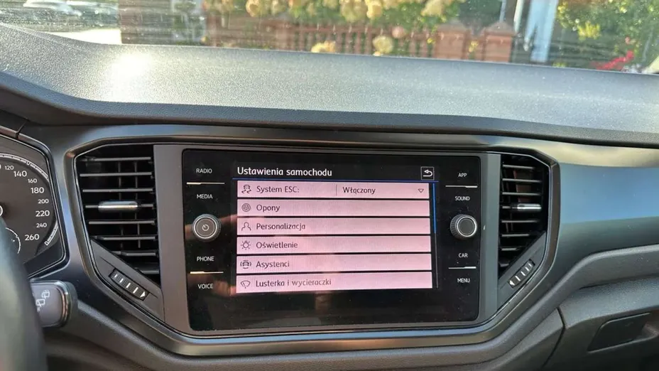 VOLKSWAGEN T-ROC -