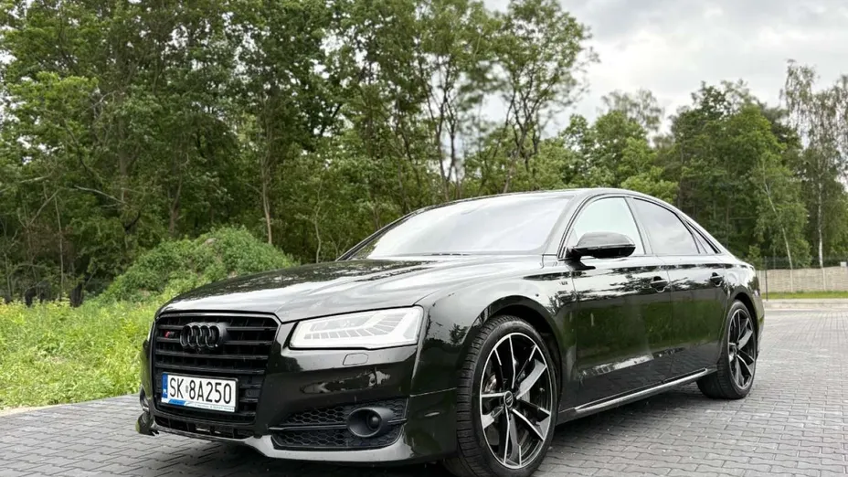 AUDI S8 -