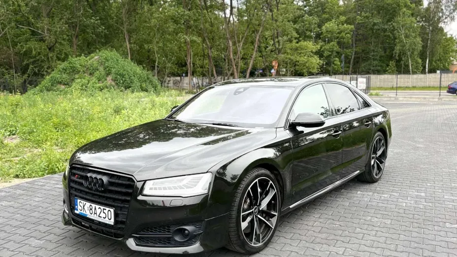 AUDI S8 -