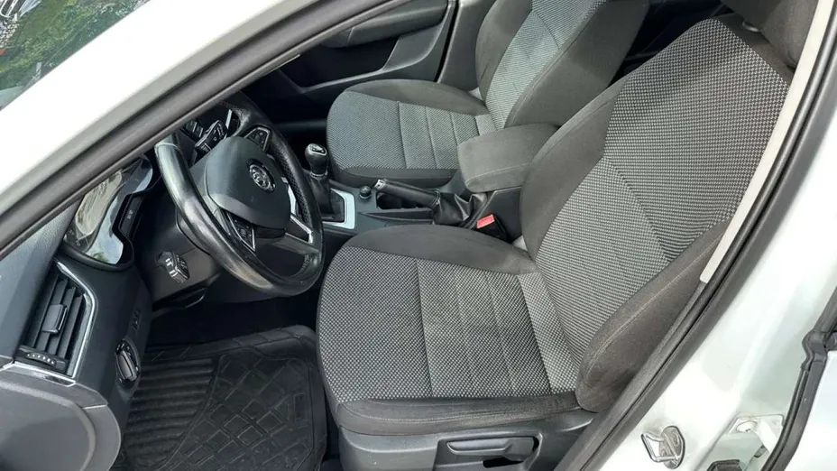 SKODA Octavia -