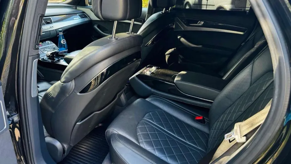 AUDI S8 -